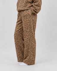 Minimalist Straight-Leg Stretch Sweatpants
